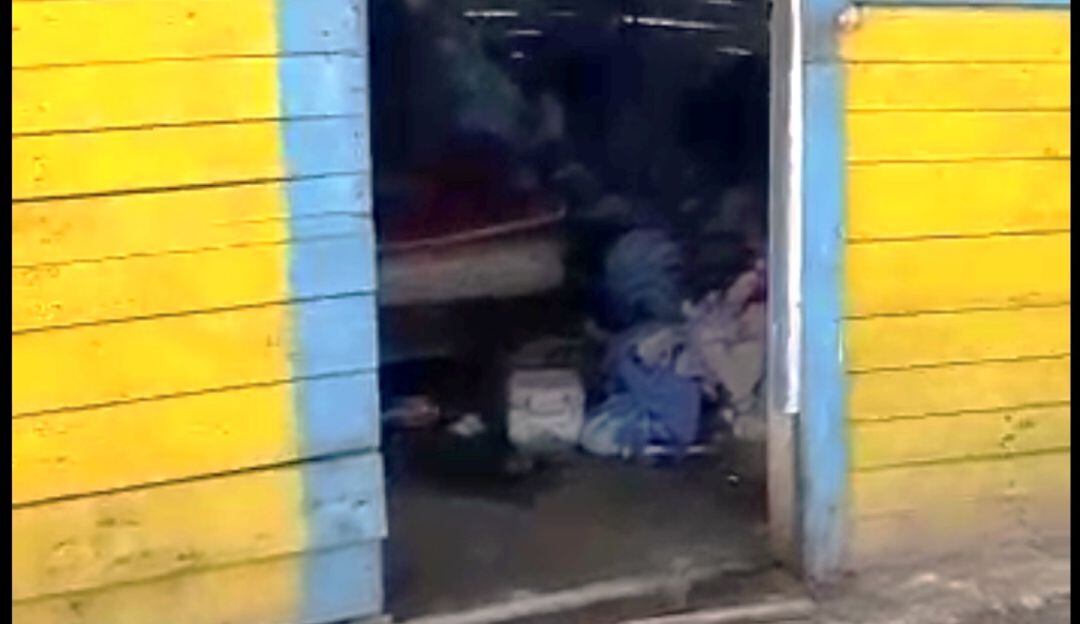 Una adulta mayor que murió al parecer por causas naturales se encuentra en estado de descomposición y ninguna autoridad ha hecho el procedimiento