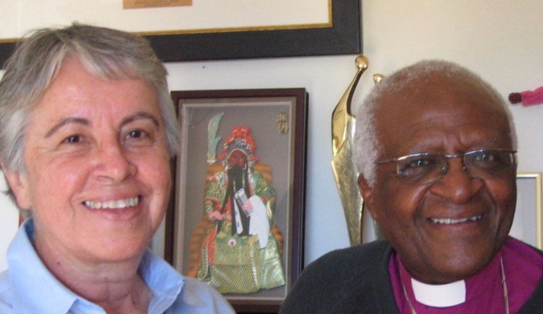 Hermana Alba Stella y Desmod Tutu en su visita a Cali en 2005