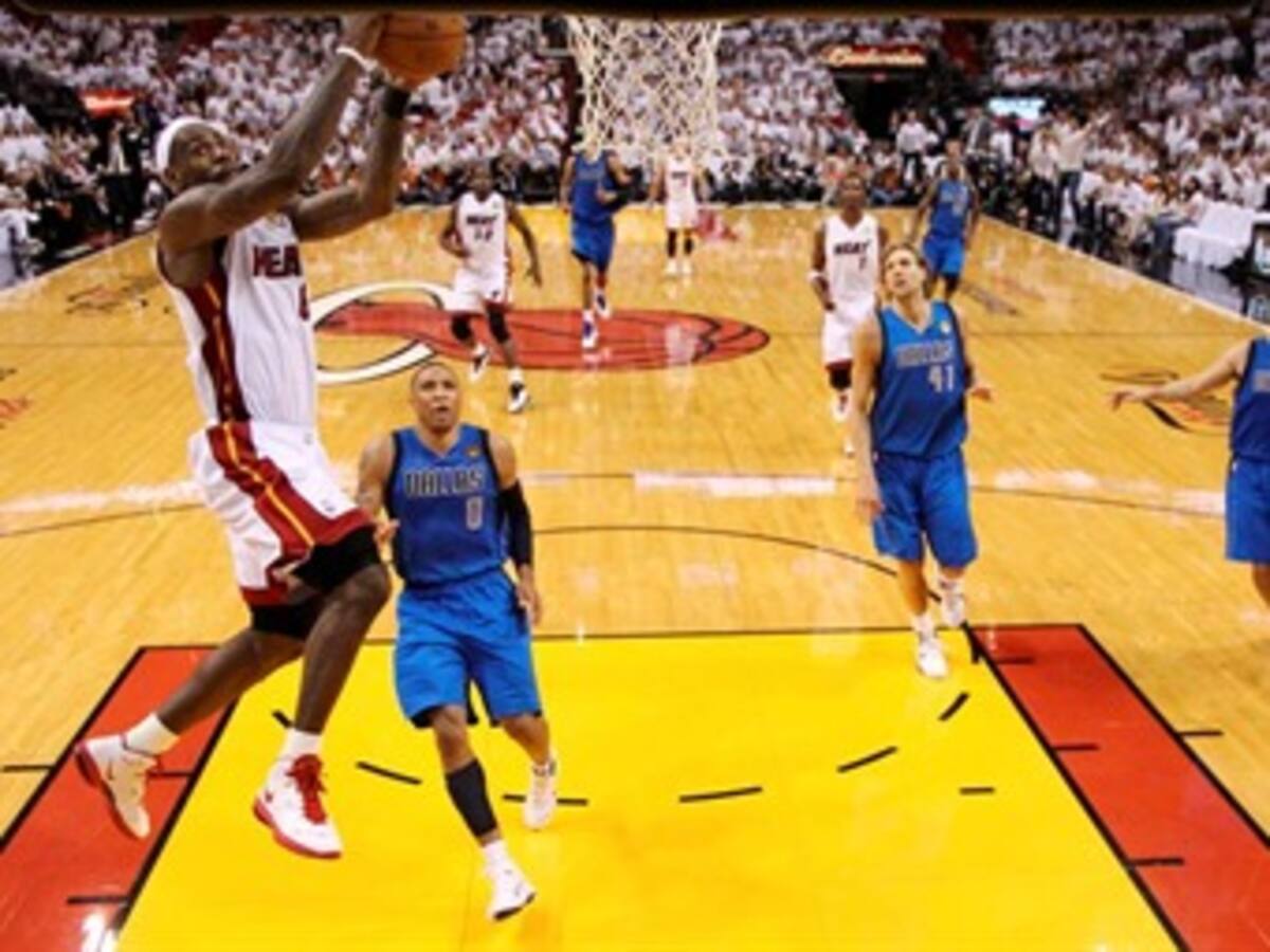 Mavericks venció a Heat e igualó 1-1 la serie final de la NBA