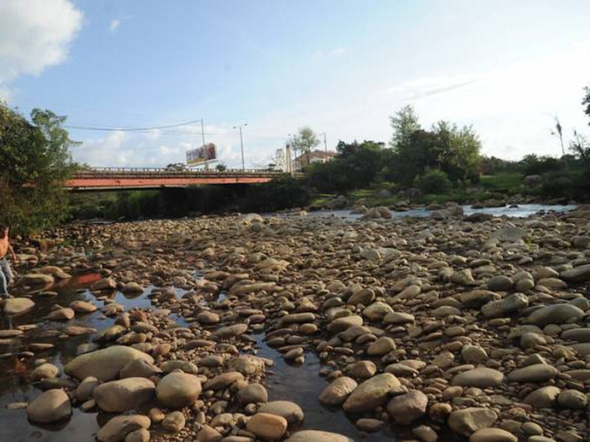 Alerta roja por posible desabastecimiento de agua en 128 municipios