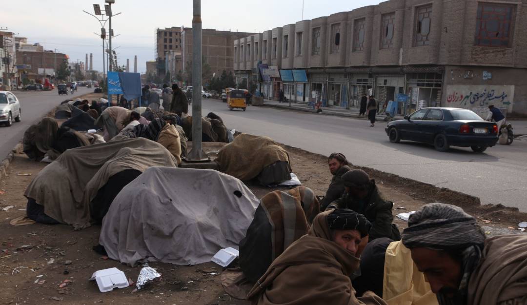 Crisis por pobreza en Afganistán desde la llegada de los talibanes al poder.      Foto: Getty 