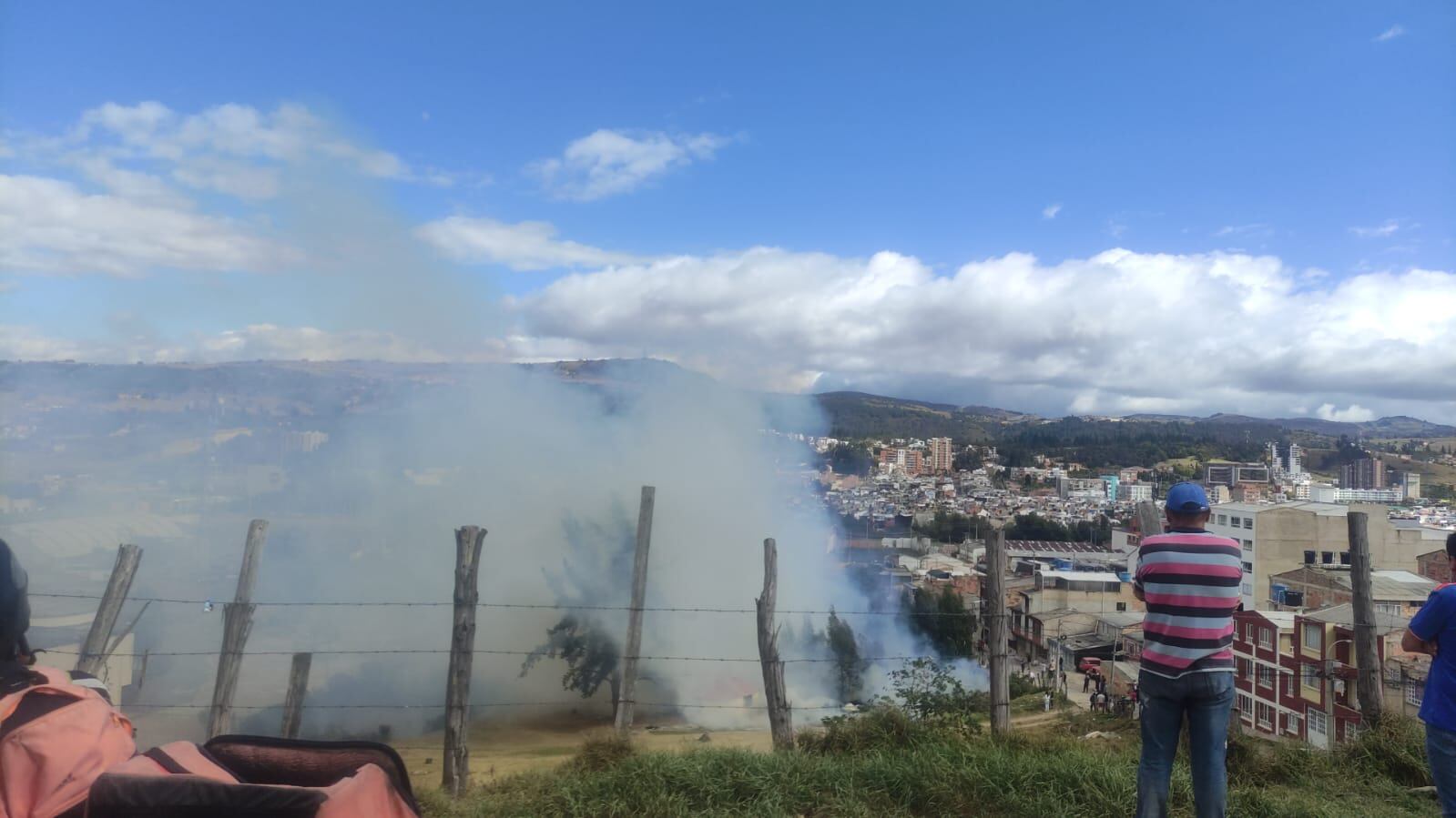 Desde el cuerpo de Bomberos de Tunja, señalan que los incendios forestales comienzan por una negligencia humana. Caracol Radio