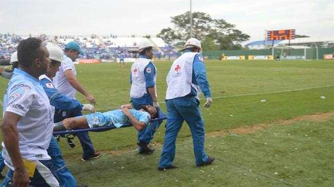 Por fuerte golpe en la cabeza, jugador de Jaguares permanece bajo observación médica. Foto: Cortesía.