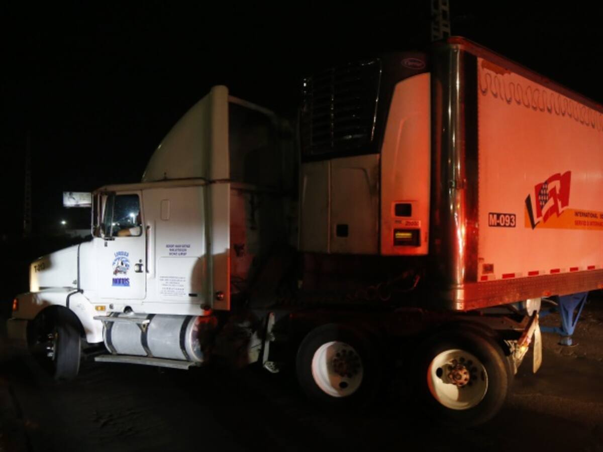 ¡Aterrador! 157 cadáveres sin reclamar permanecen en un camión en México