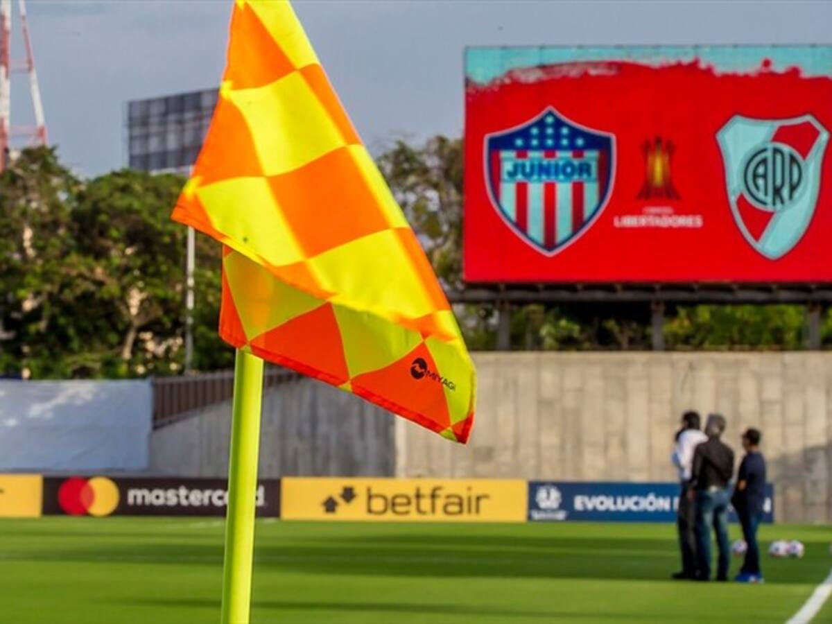 Alcalde Pumarejo defiende realización de partido Junior-River en medio del paro