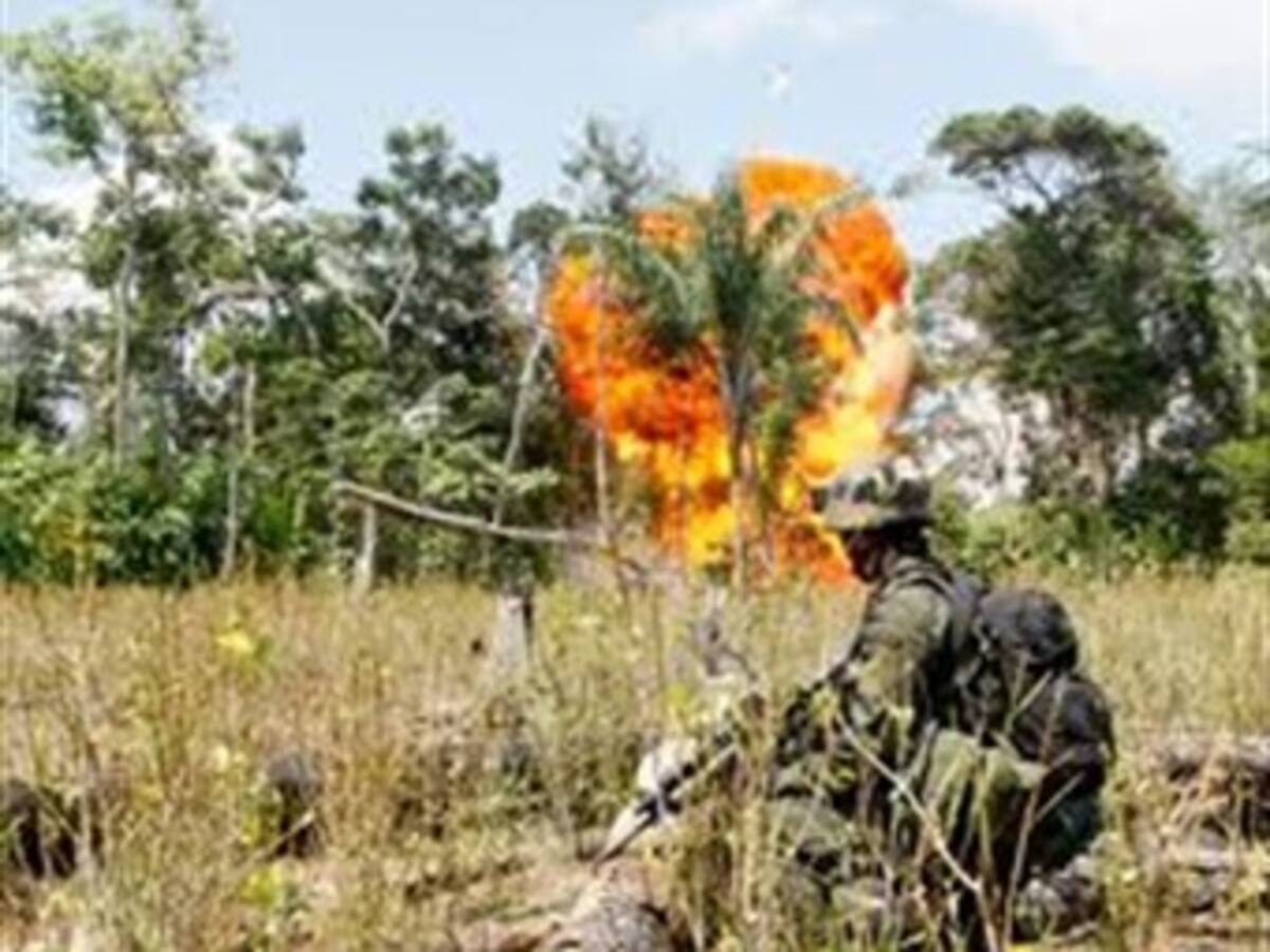 Resumen 8:00am: Dos policías heridos deja ataque guerrillero en Nariño