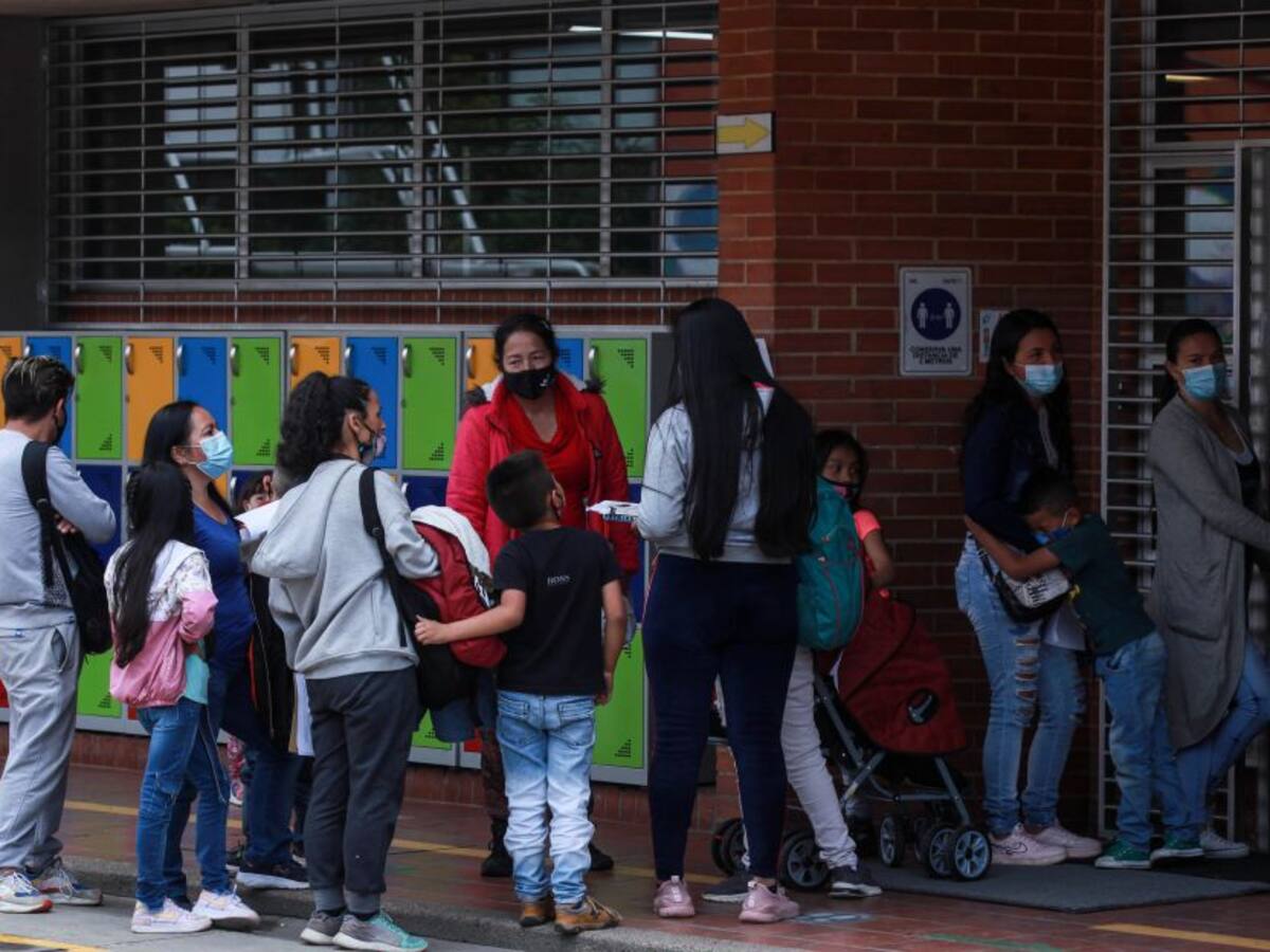 Padres de familia retiran sus hijos del Colegio Agustín Nieto por amenazas