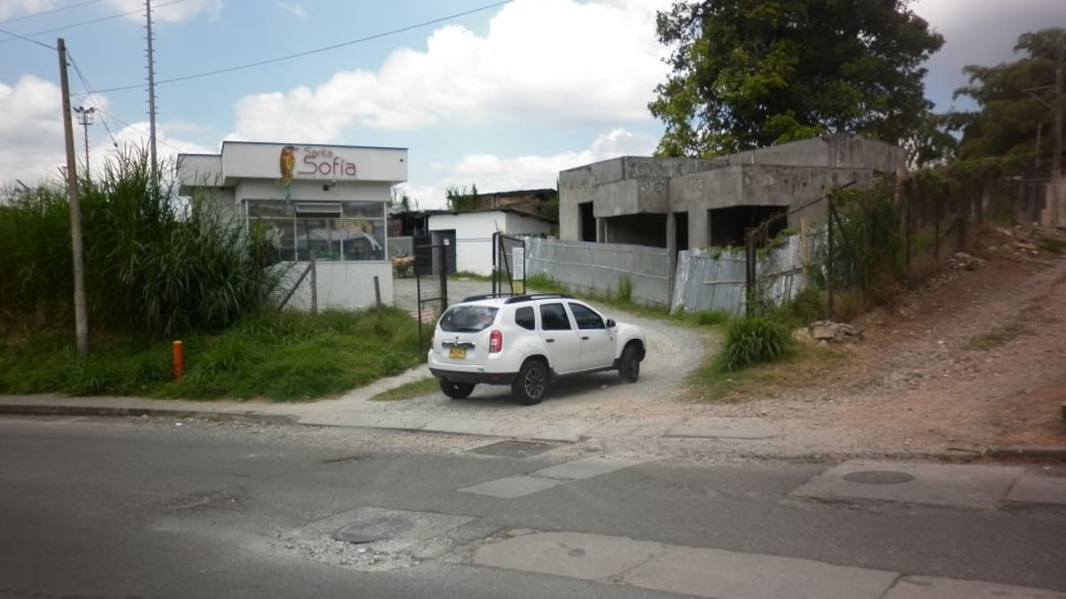 Ciudadanos en Armenia se quejan por incumplimientos de constructoras