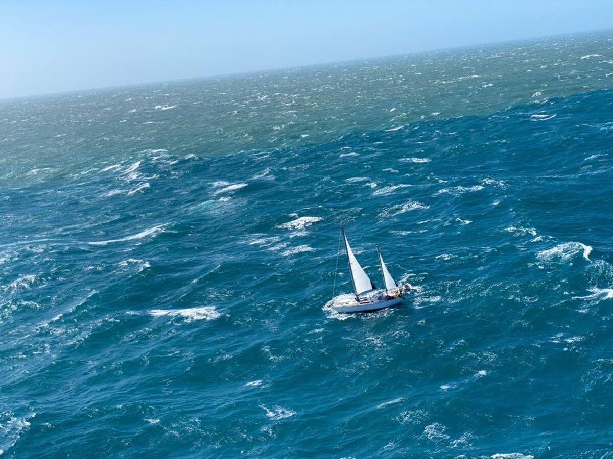 Armada rescató a seis colombianos tras emergencia en un velero en el Mar Caribe