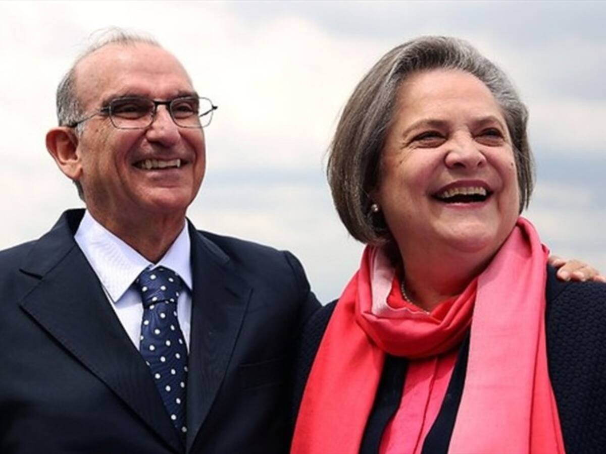 Clara López será la fórmula vicepresidencial de Humberto de la Calle