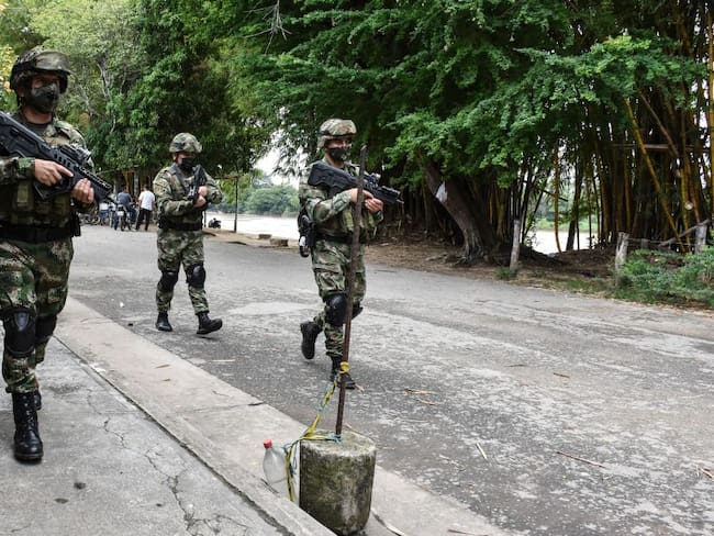 Ante los constantes enfrentamientos, se reforzó la presencia militar en Arauquita, municipio fronterizo con Apure (Venezuela).