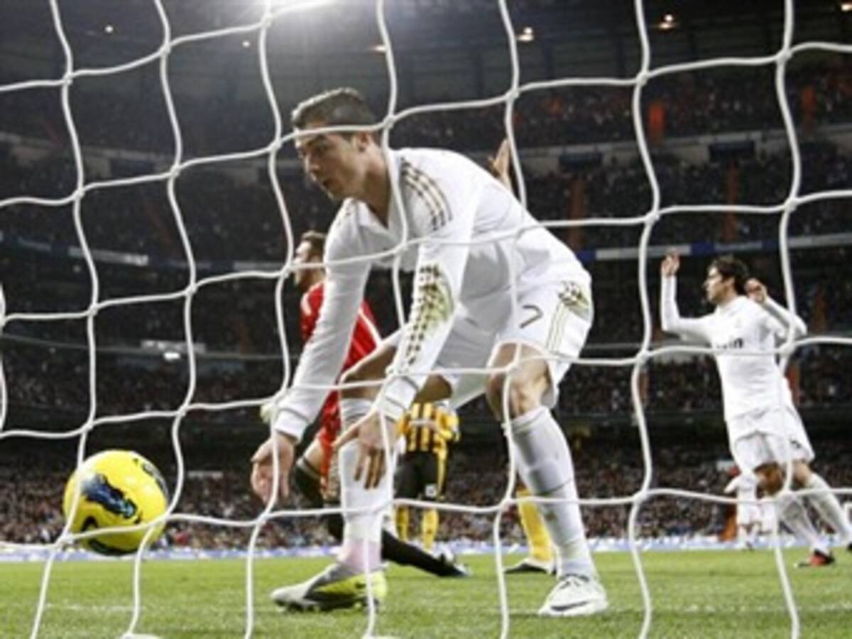Real Madrid remonta ante el colista