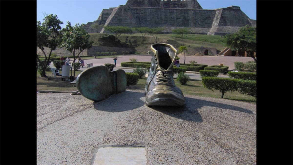 “Nuestro proyecto de ‘Caminando Por el Globo’, nos llevó a caminar por el malecón de la vieja y encantadora ciudad de La Habana, Cuba. Esos zapatos vienen viajando desde Perú, por toda Latinoamérica. Haciendo globos a cambio de sonrisas”, nos cuenta Tatiana Sidlik.