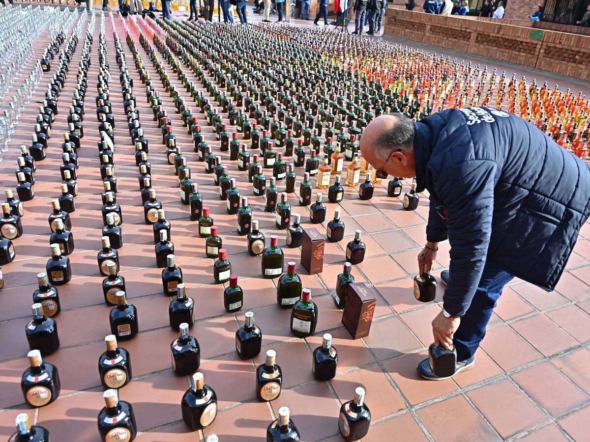 Incautan 8.520 unidades de licor adulterado tras 11 allanamientos en Bogotá