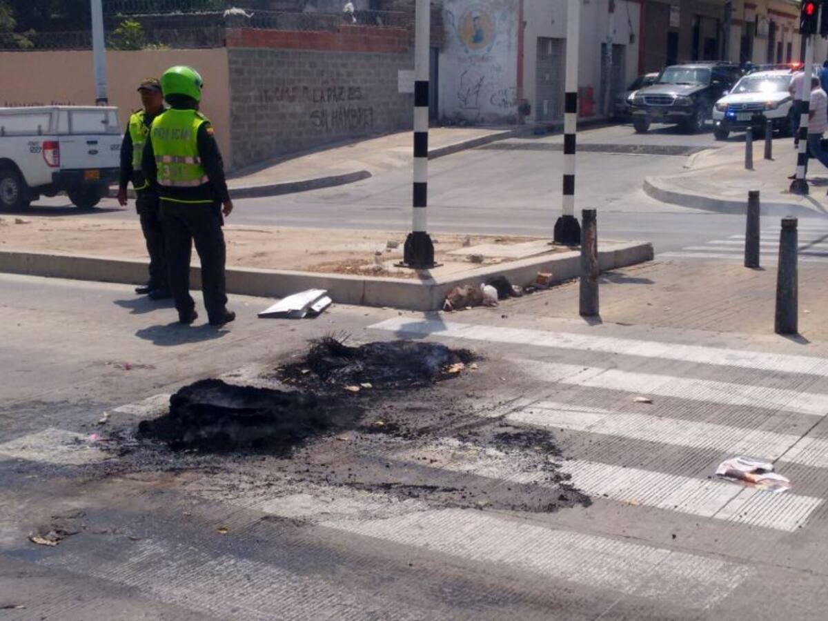 Bloquean vías por falta de energía en Área Metropolitana de Barranquilla