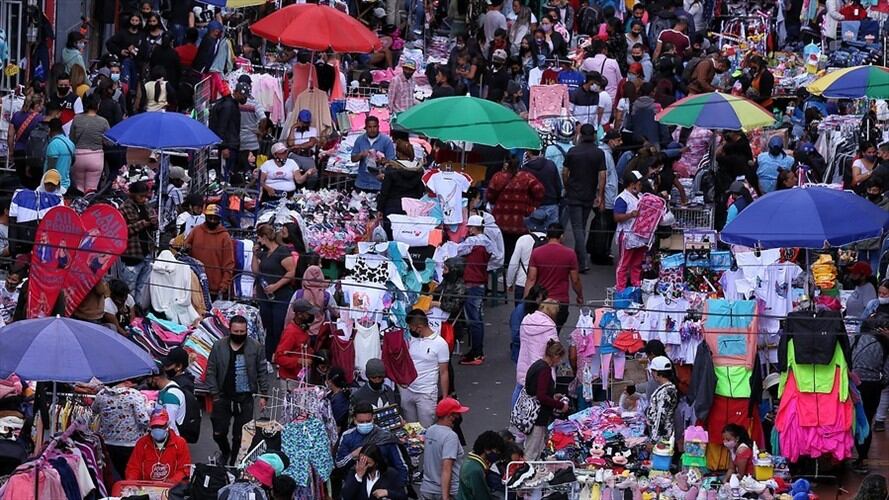 La Alcaldía de Bogotá está realizando más controles a las ventas ambulantes y al espacio público en San Victorino. . Foto: Colprensa