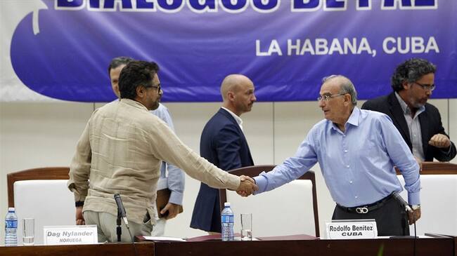 Humberto de la Calle e Iván Márquez. Foto: Agencia EFE
