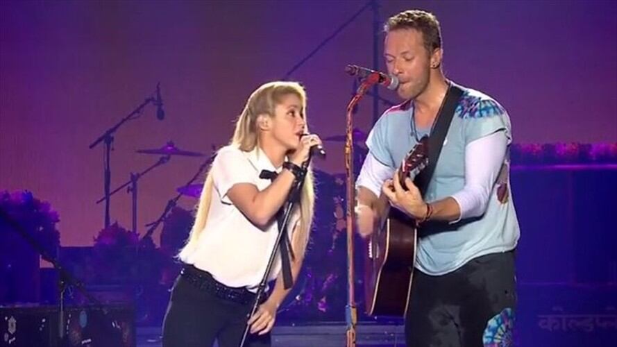 Chris Martin enamora cantando en español junto a Shakira. Foto: video