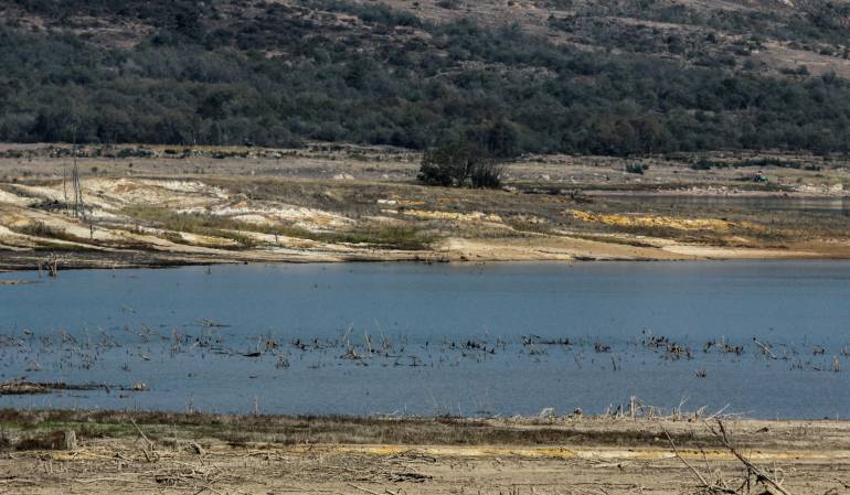 Embalses registran bajos niveles de agua.