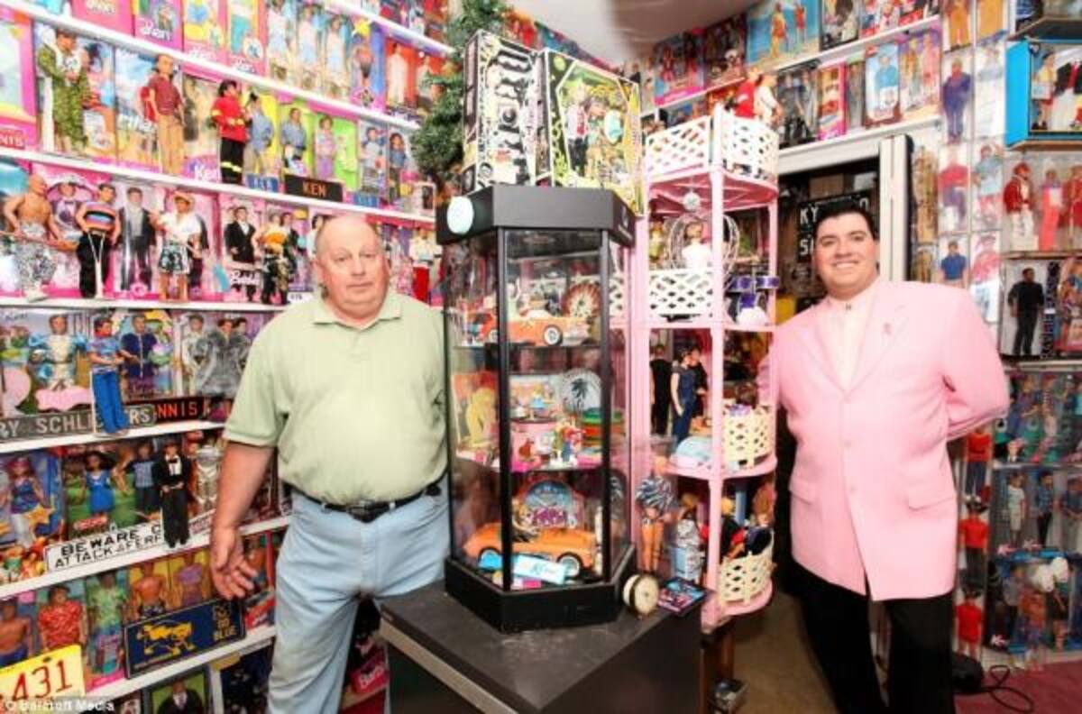 Su casa de siete habitaciones en la Florida se ha convertido en un homenaje al juguete popular, ocupando cuatro habitaciones, incluyendo el baño.
