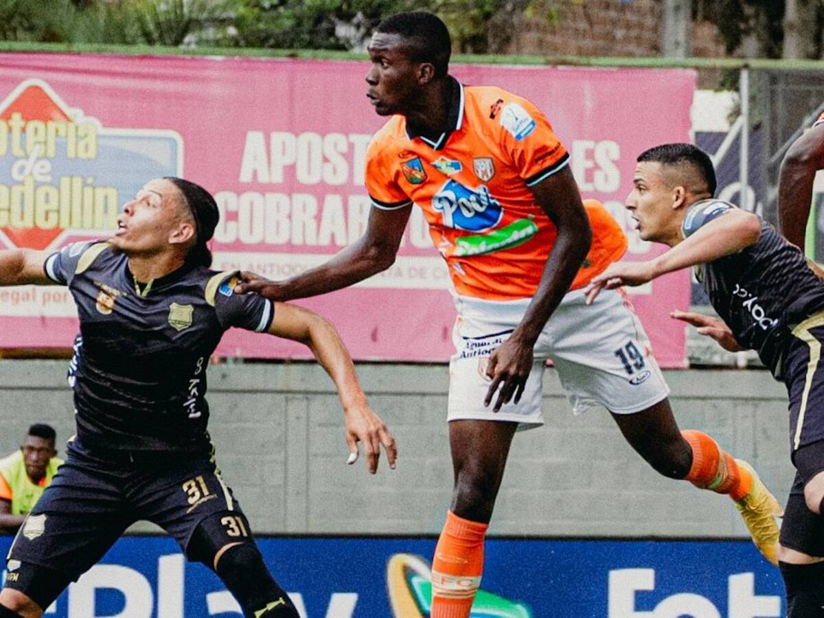 Águilas Doradas vence al Envigado e iguala la línea del líder Millonarios