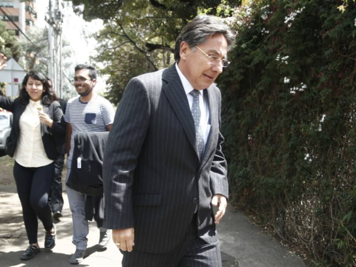 Fiscal se reúne con cúpula de generales para discutir alcances de justicia transicional