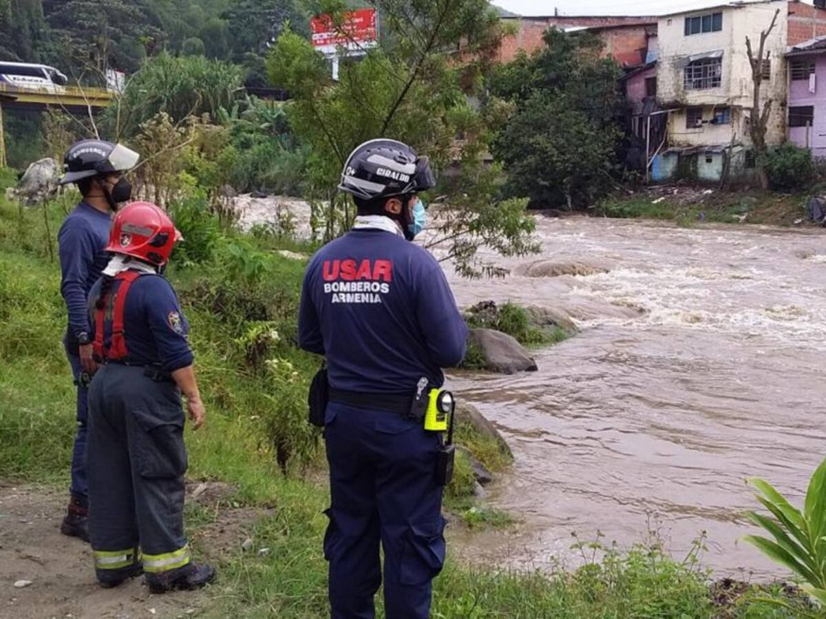 Bomberos adelanta búsqueda de joven desaparecido en río Quindío