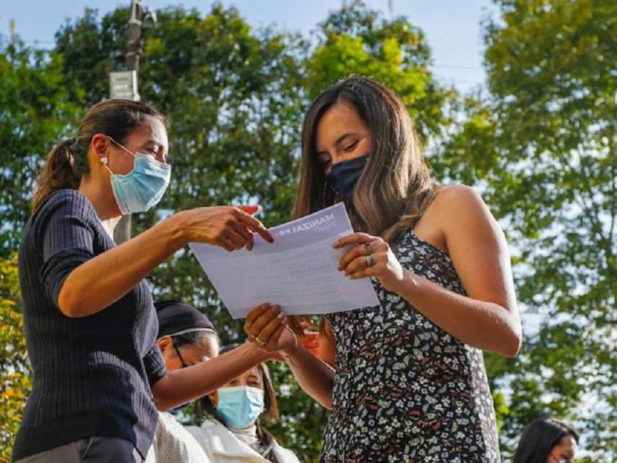 Universidad de Caldas premió a los estudiantes ganadores de becas