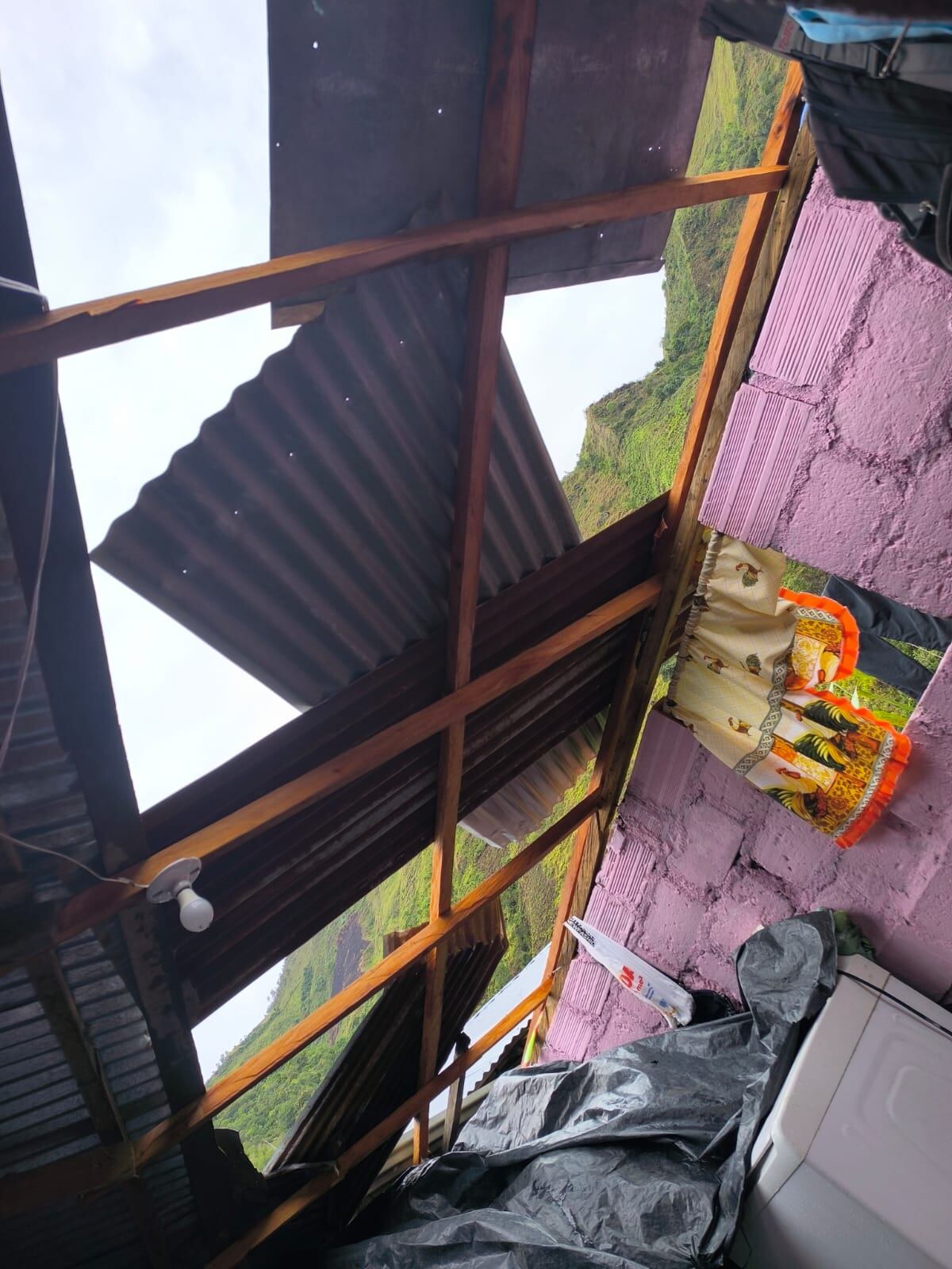 Casas destechadas por un vendaval en Ituango- foto cortesía