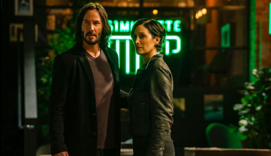 Keanu Reeves y Carrie-Anne Moss en Matrix: Resurrecciones