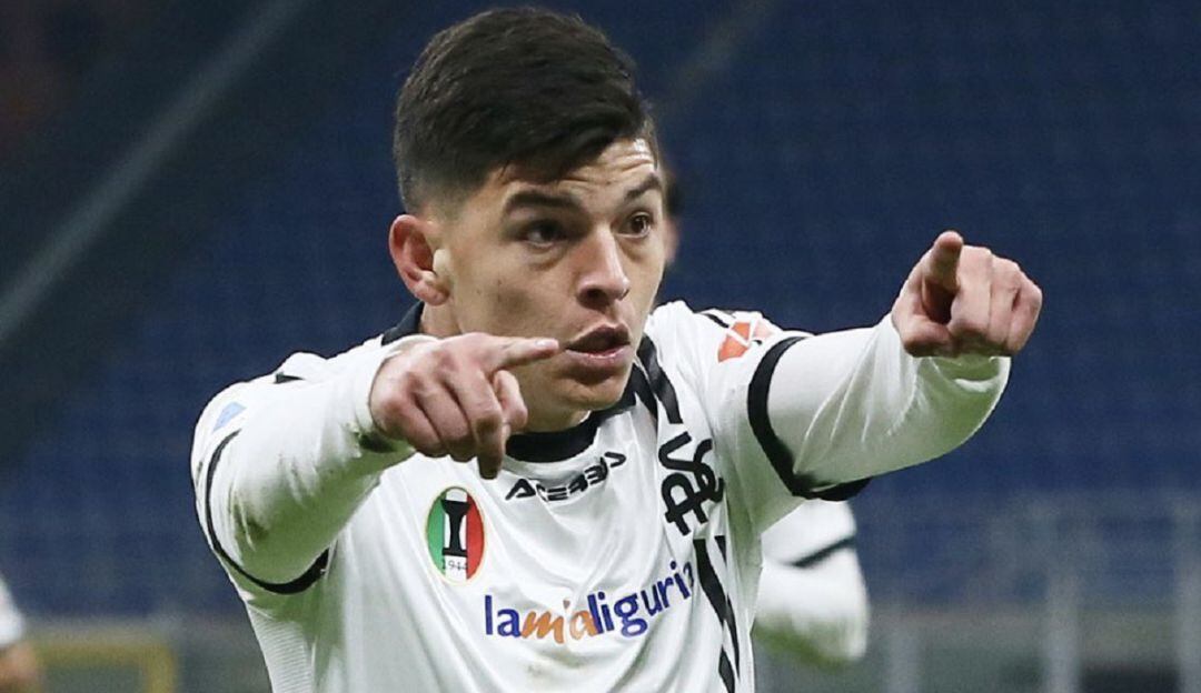 Kevin Agudelo festeja su primer gol en la Serie A 2021-2022.