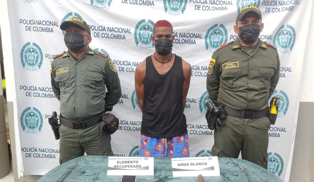 En su poder los policías le hallaron el cuchillo y un celular avaluado en $1.300.000.