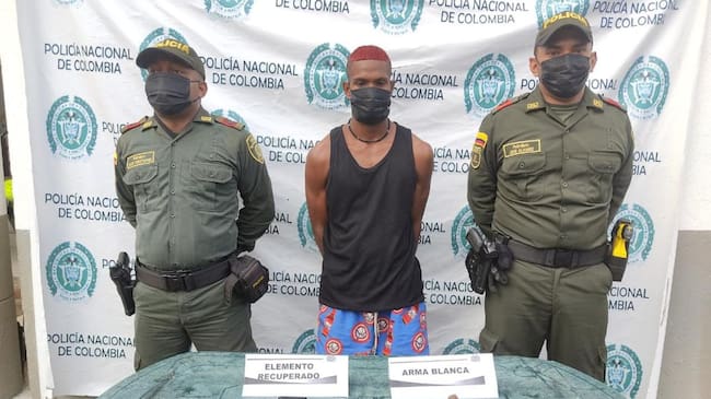 En su poder los policías le hallaron el cuchillo y un celular avaluado en $1.300.000.
