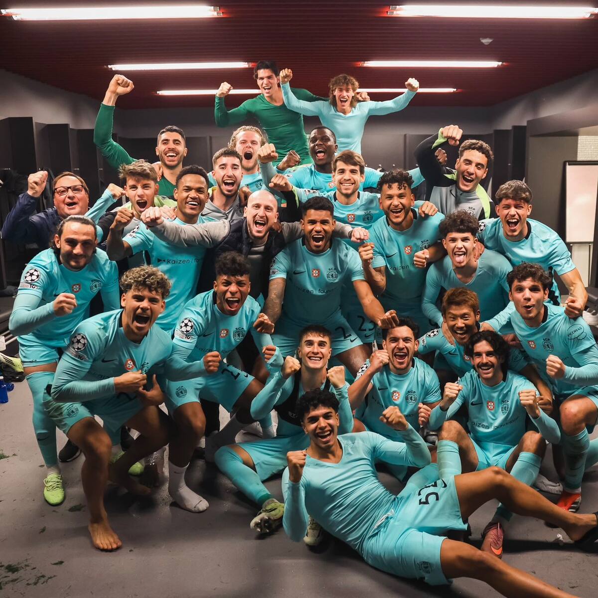 Sporting, con Luis Suárez, remontó en campo del Athletic y clasificó directamente a octavos