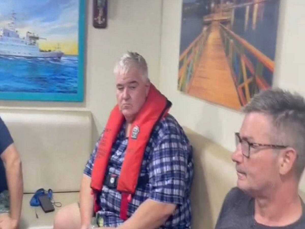 Rescatan a tres extranjeros en alta mar en La Guajira