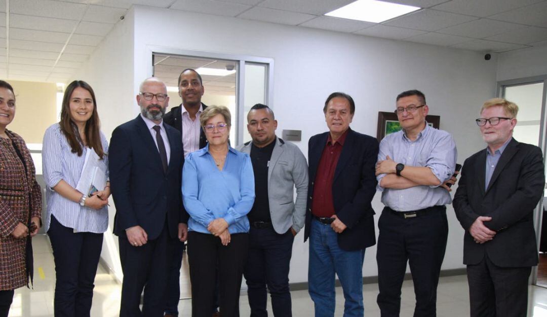 Ministra de Tabajo y empleados