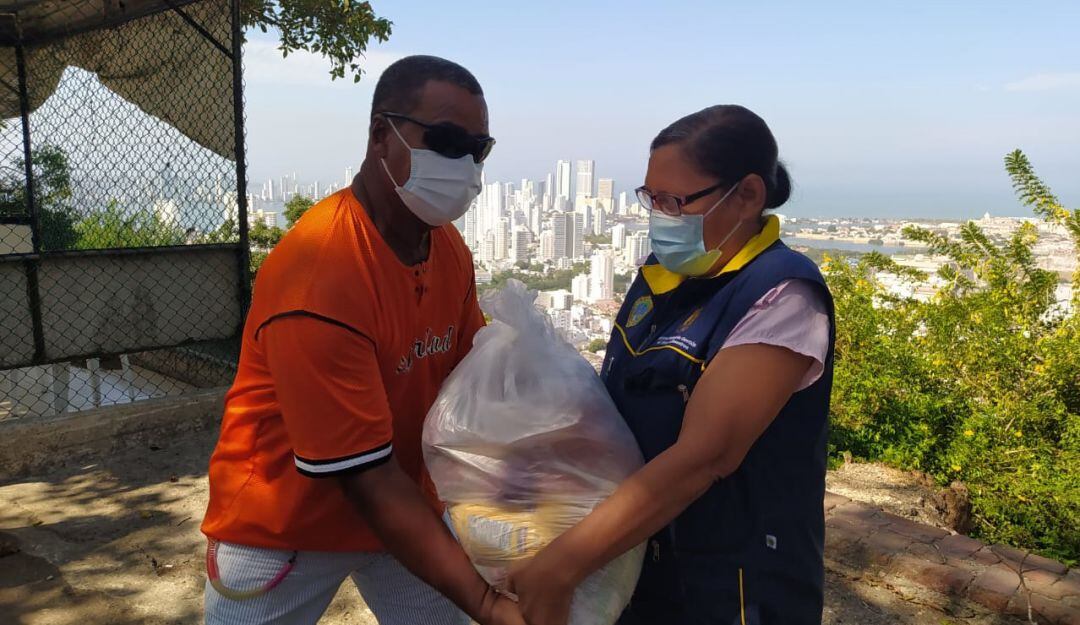 Entrega de ayudas humanitarias en Cartagena