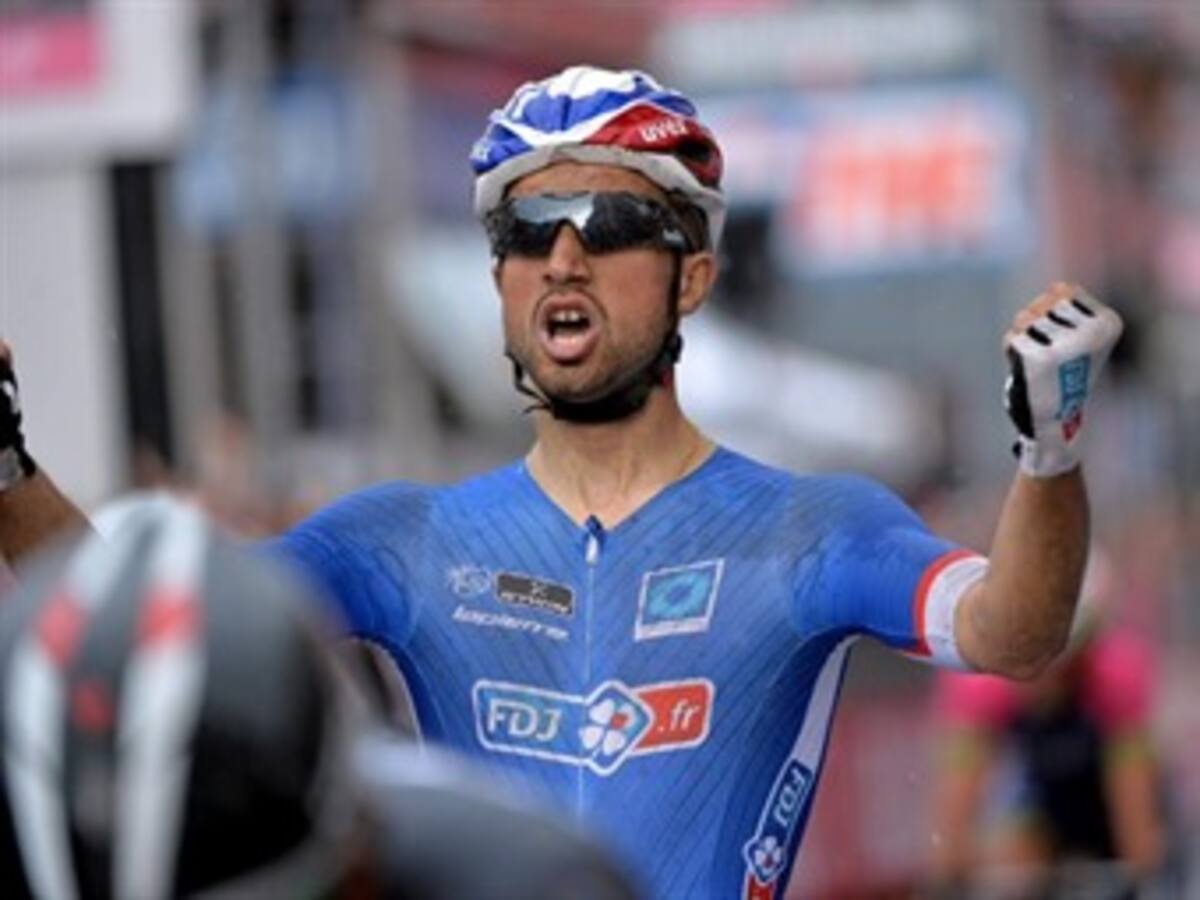 El francés Nacer Bouhanni ganó la etapa de Bari y Urán se mantuvo noveno