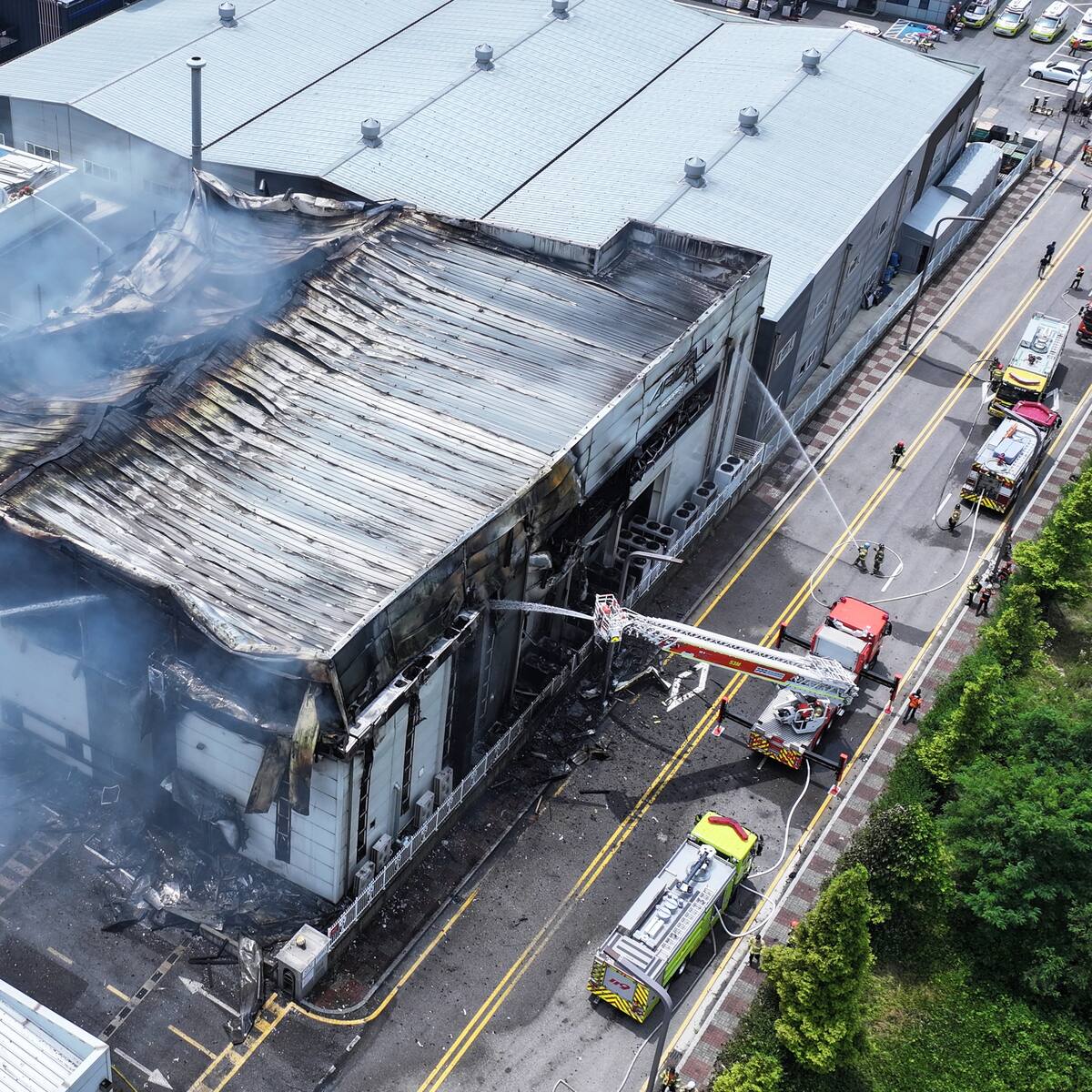 Incendio en fábrica de baterías deja 22 fallecidos y un desaparecido en Corea del Sur