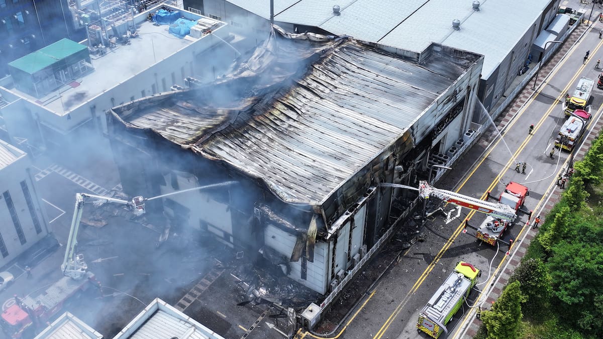 Incendio en fábrica de baterías deja 22 fallecidos y un desaparecido en Corea del Sur