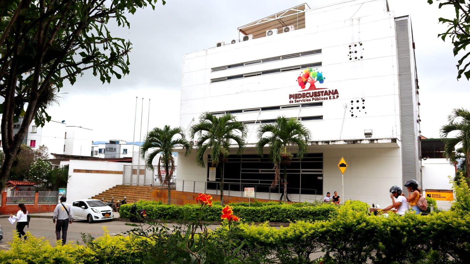 Piedecuestana de servicios.