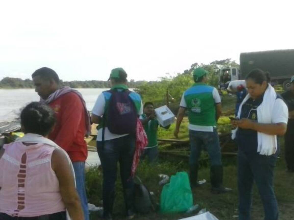 ICBF y Armada entregaron ayudas a damnificados en Montecristo, Bolívar