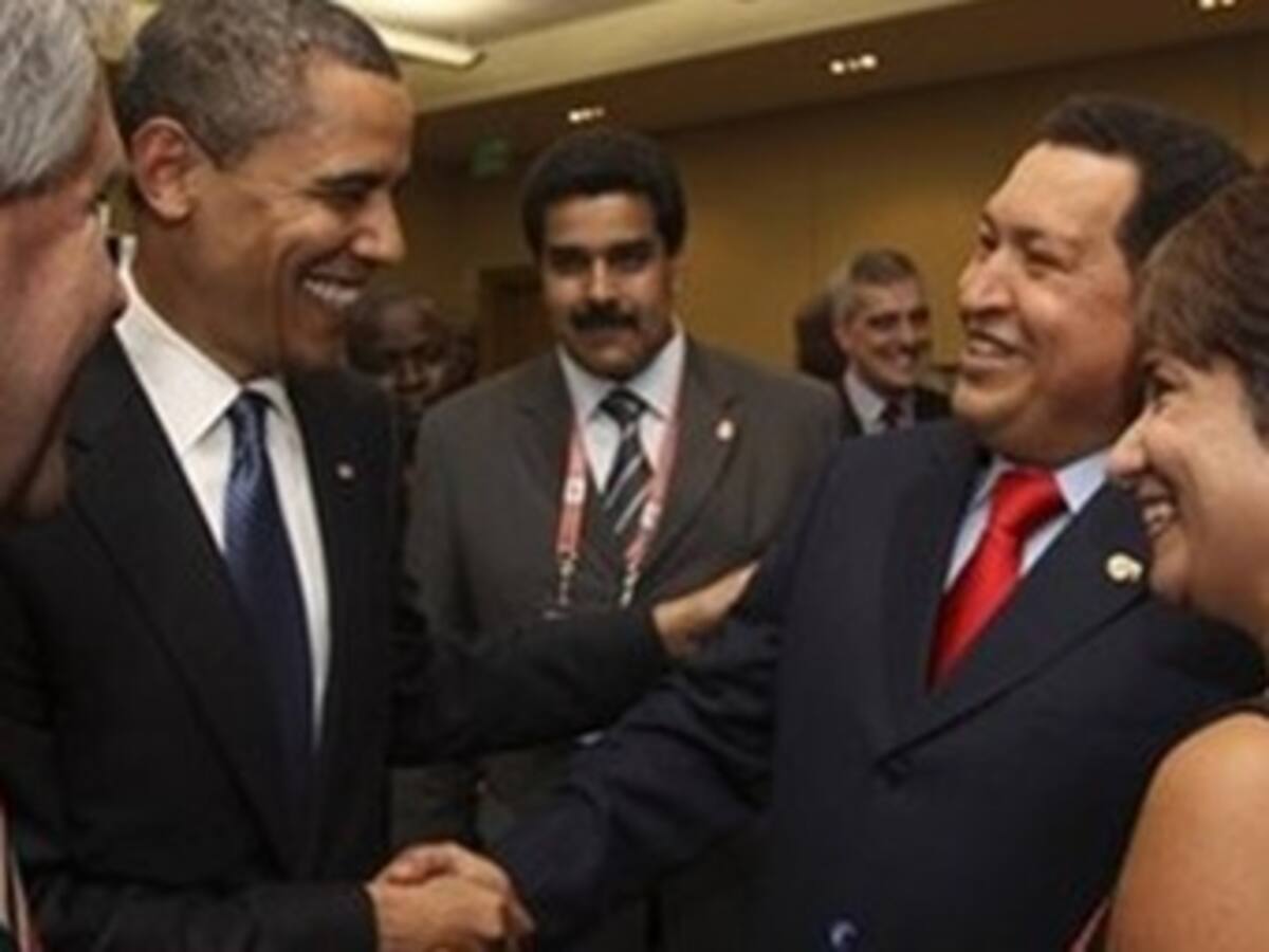 Obama y Chávez se estrechan la mano en la Cumbre de las Américas