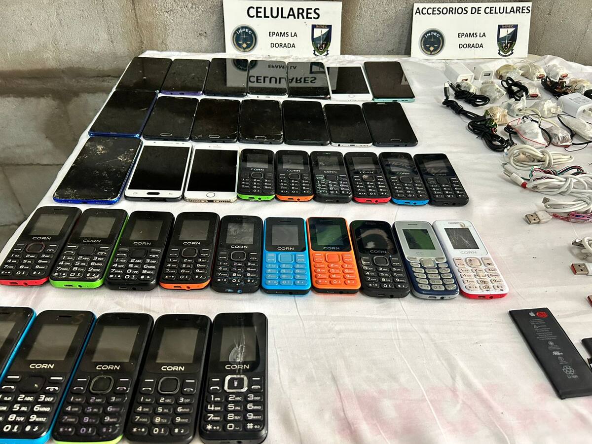 Operativo relámpago en la cárcel Doña Juana dejo la incautación de 38 celulares