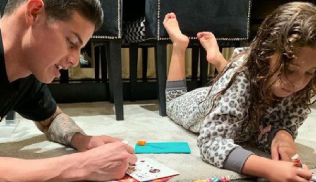James Rodríguez junto a Salomé, su hija. 