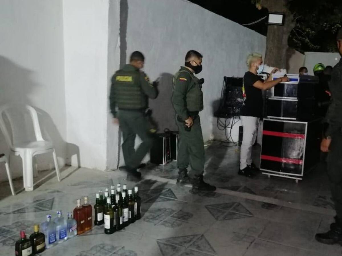 En Santa Marta capturan a una mujer por promover fiestas clandestinas