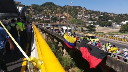 Protestas en la inauguración del puente Benito Hernández en Cúcuta