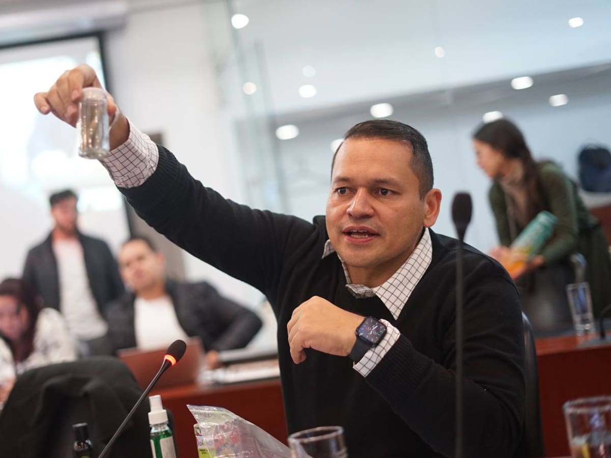 Polémica por Representante del Pacto que busca regalar juguete sexual a Miguel Polo Polo