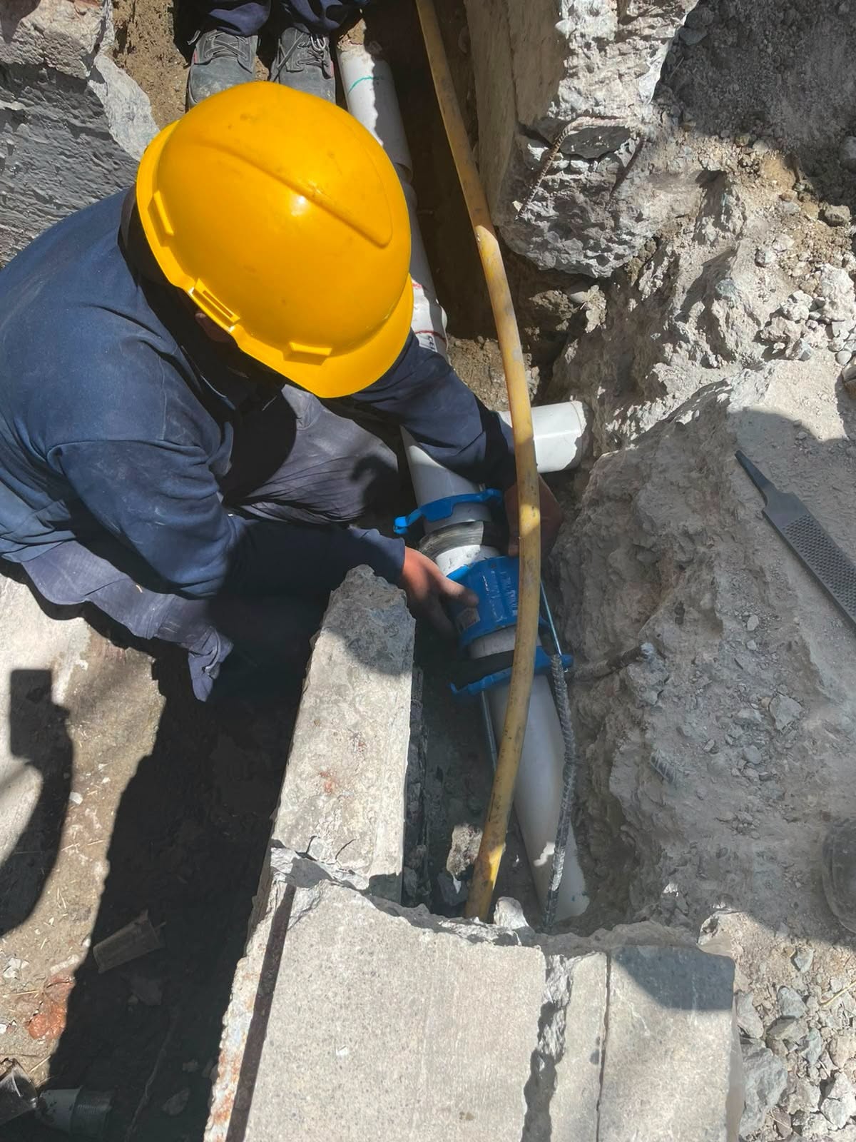 Reparación de daños en tuberías afectadas por el terremoto en acueducto en Salento, Quindío.Foto: Cortesía EPQ