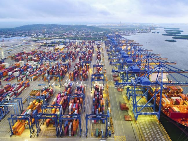 Llegará a Cartagena el barco con más contenedores en la historia colombiana